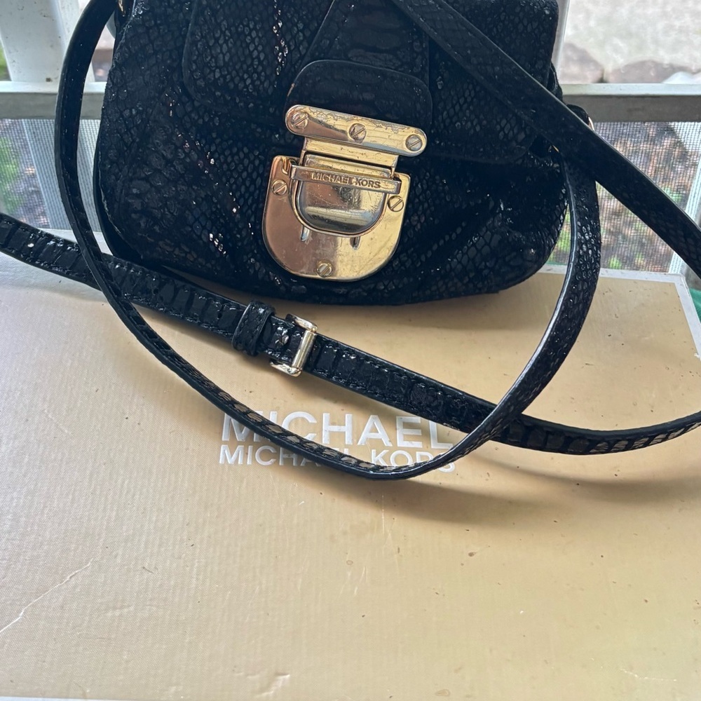 Michael Kors Charlton black patent leather crossbody handbag - Picture 6 of 12